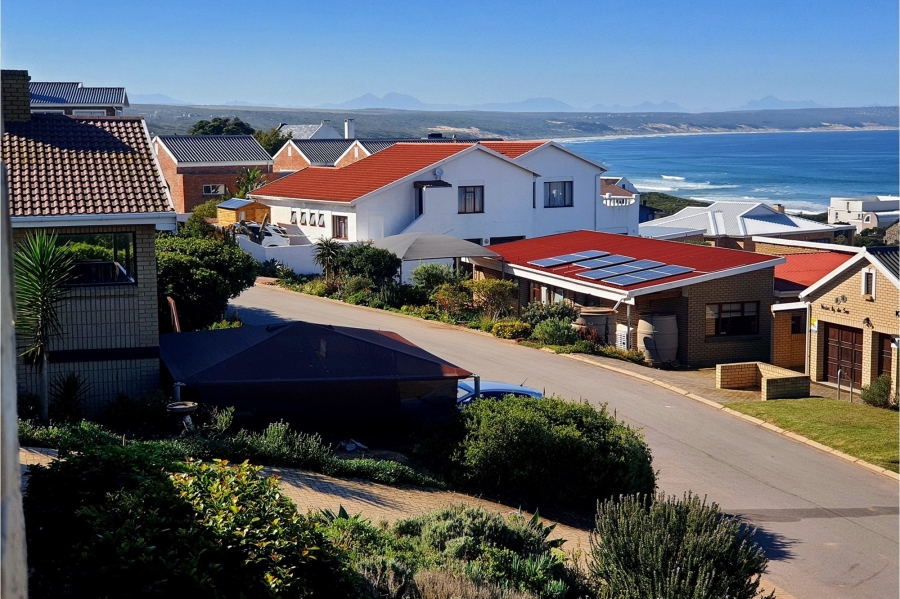 4 Bedroom Property for Sale in Boggomsbaai Western Cape